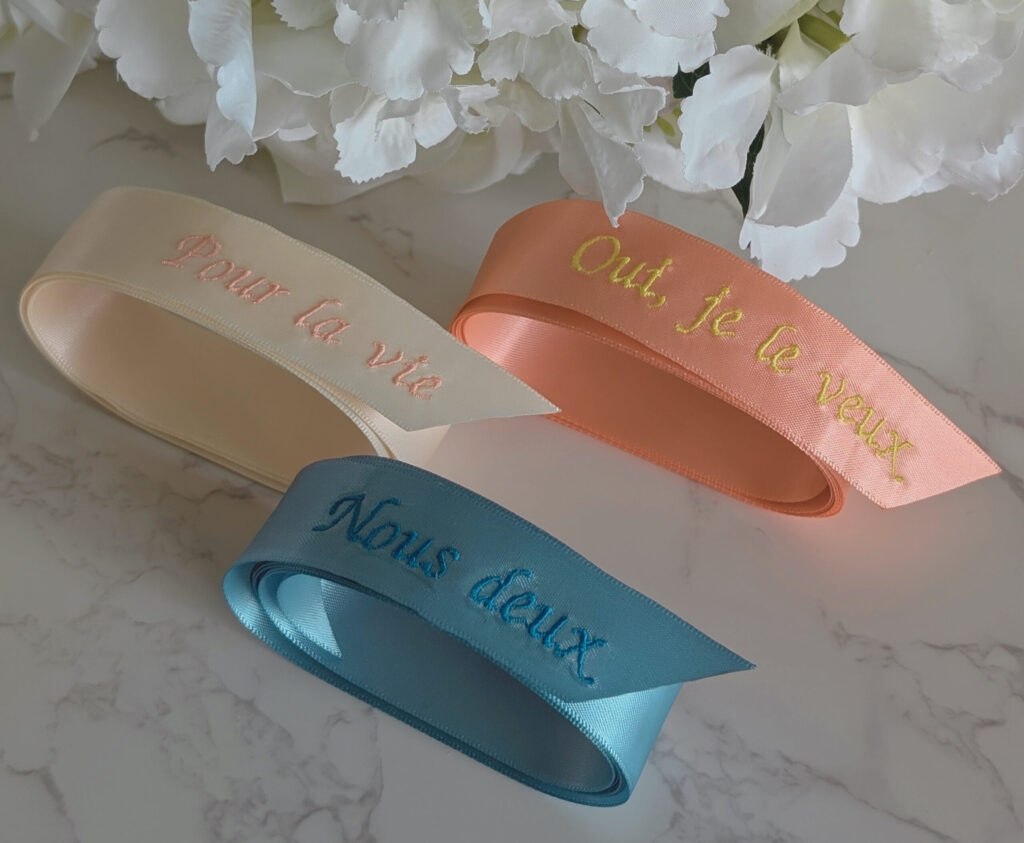 Rubans de satin brodés à la machine pour bouquet de mariée - Inked Caps Harmony